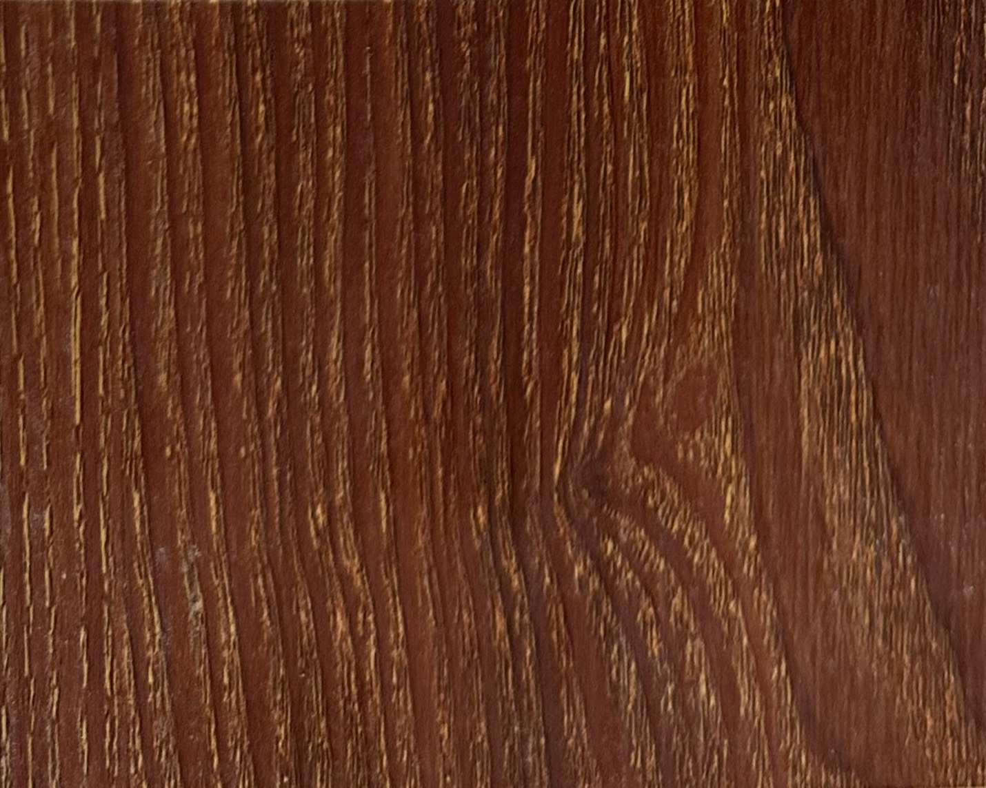 海島型超耐磨(夾板式耐磨)，適用氣候潮濕的環境。