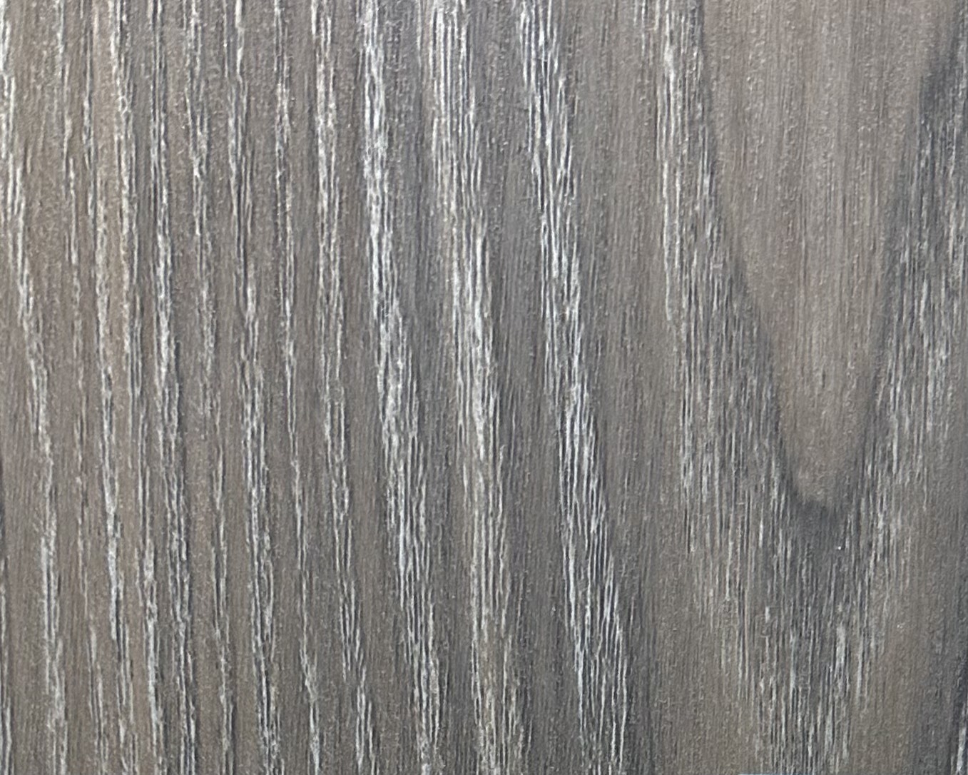 海島型超耐磨(夾板式耐磨)，適用氣候潮濕的環境。