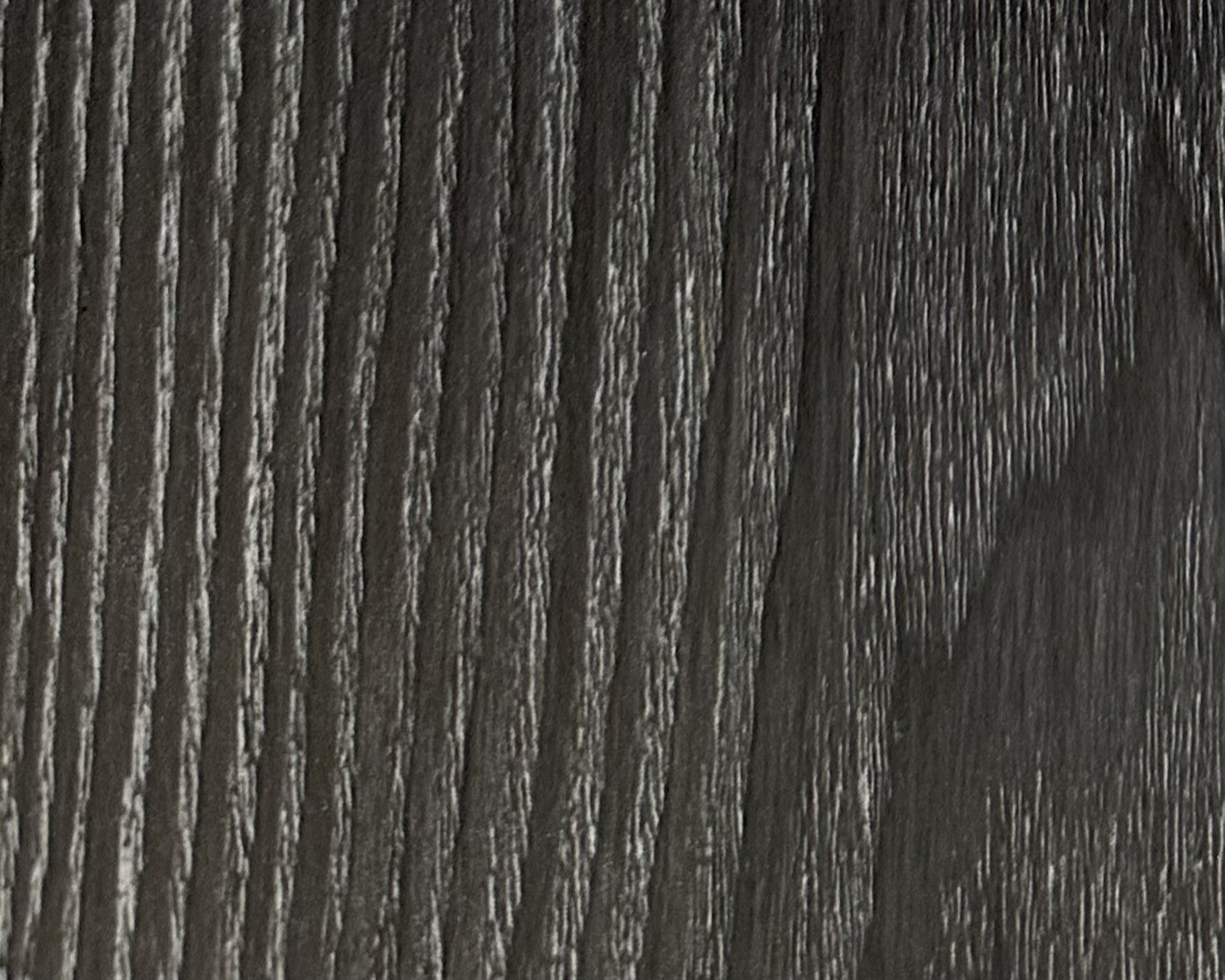 海島型超耐磨(夾板式耐磨)，適用氣候潮濕的環境。