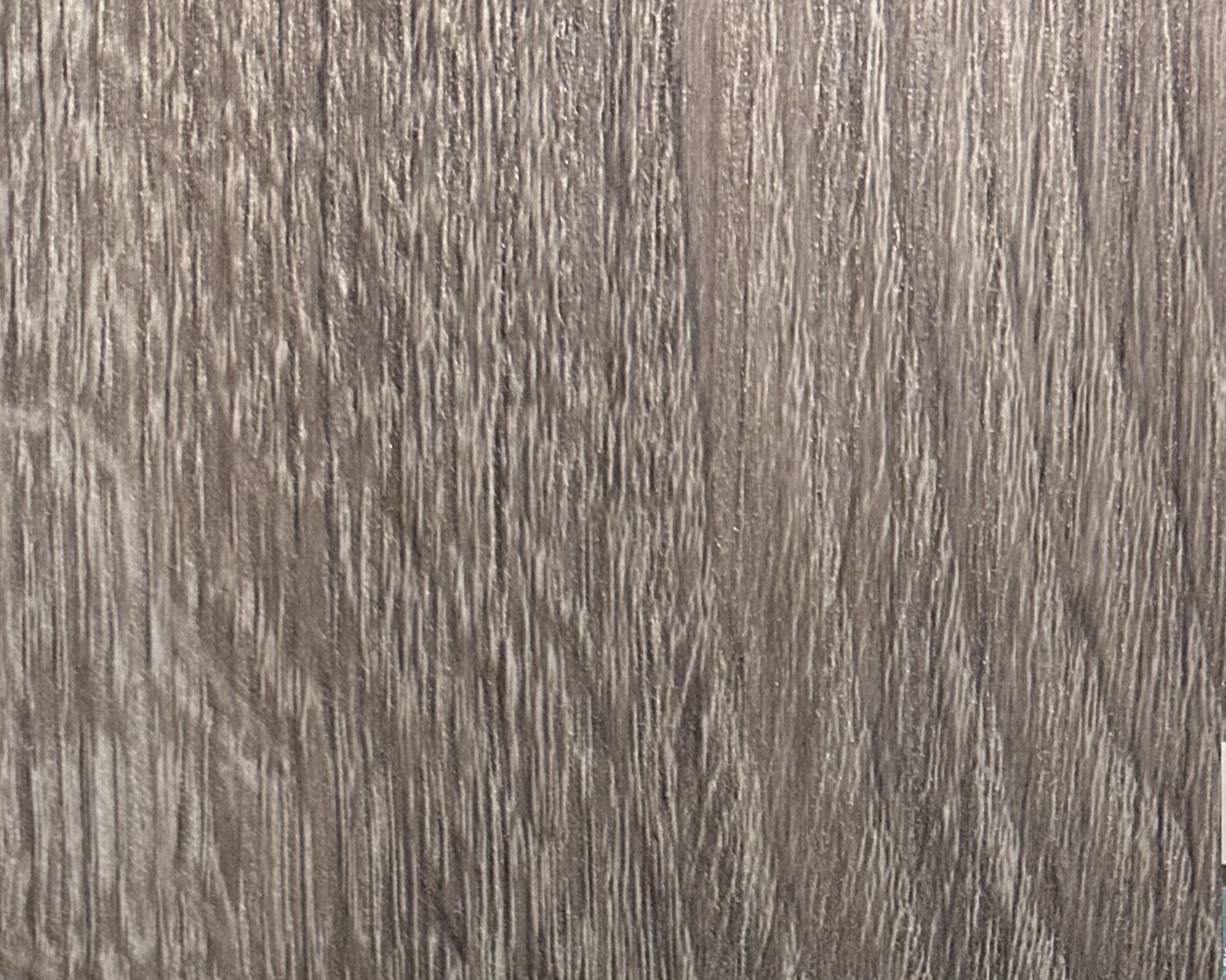 海島型超耐磨(夾板式耐磨)，適用氣候潮濕的環境。