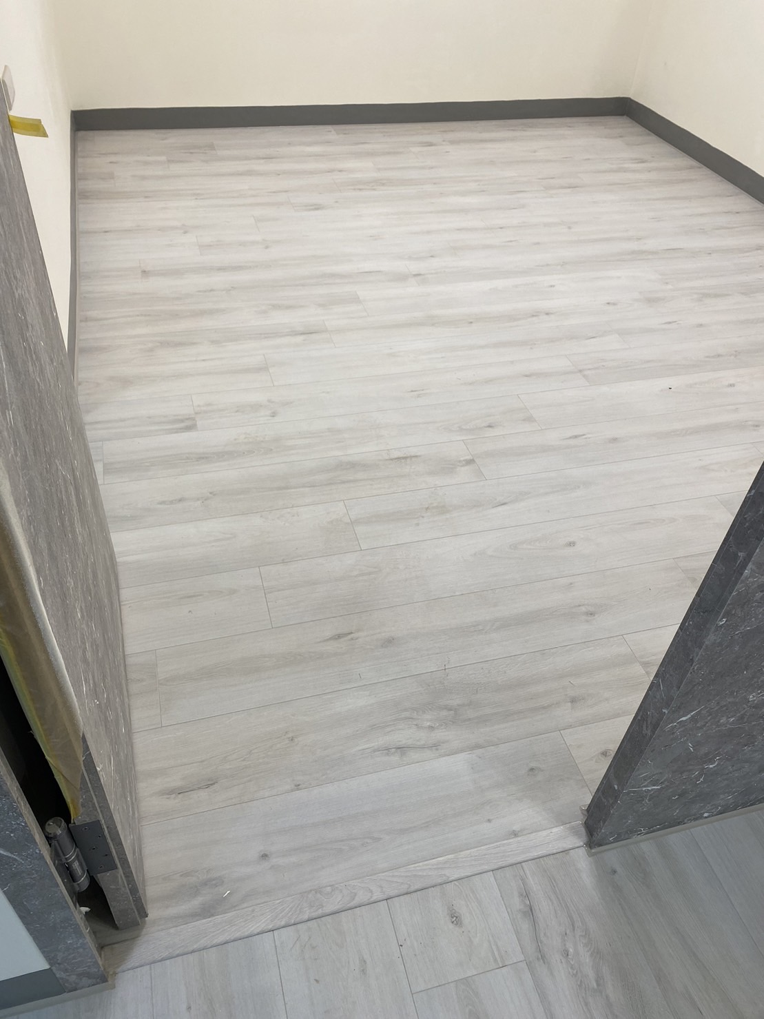 酷龍木地板 Krono Flooring－Bionly白歐妮低膨脹系列K460魔法灰